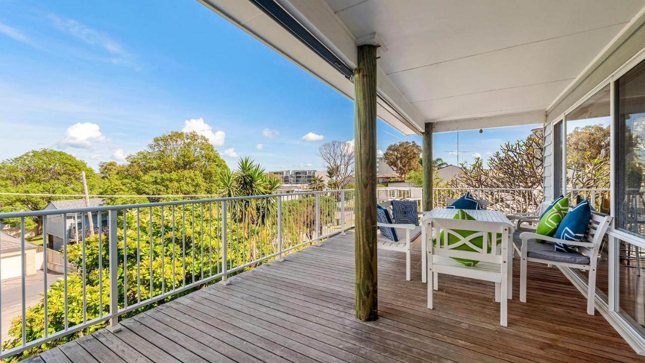 Riggers - 7 Rigney St, * Shoal Bay