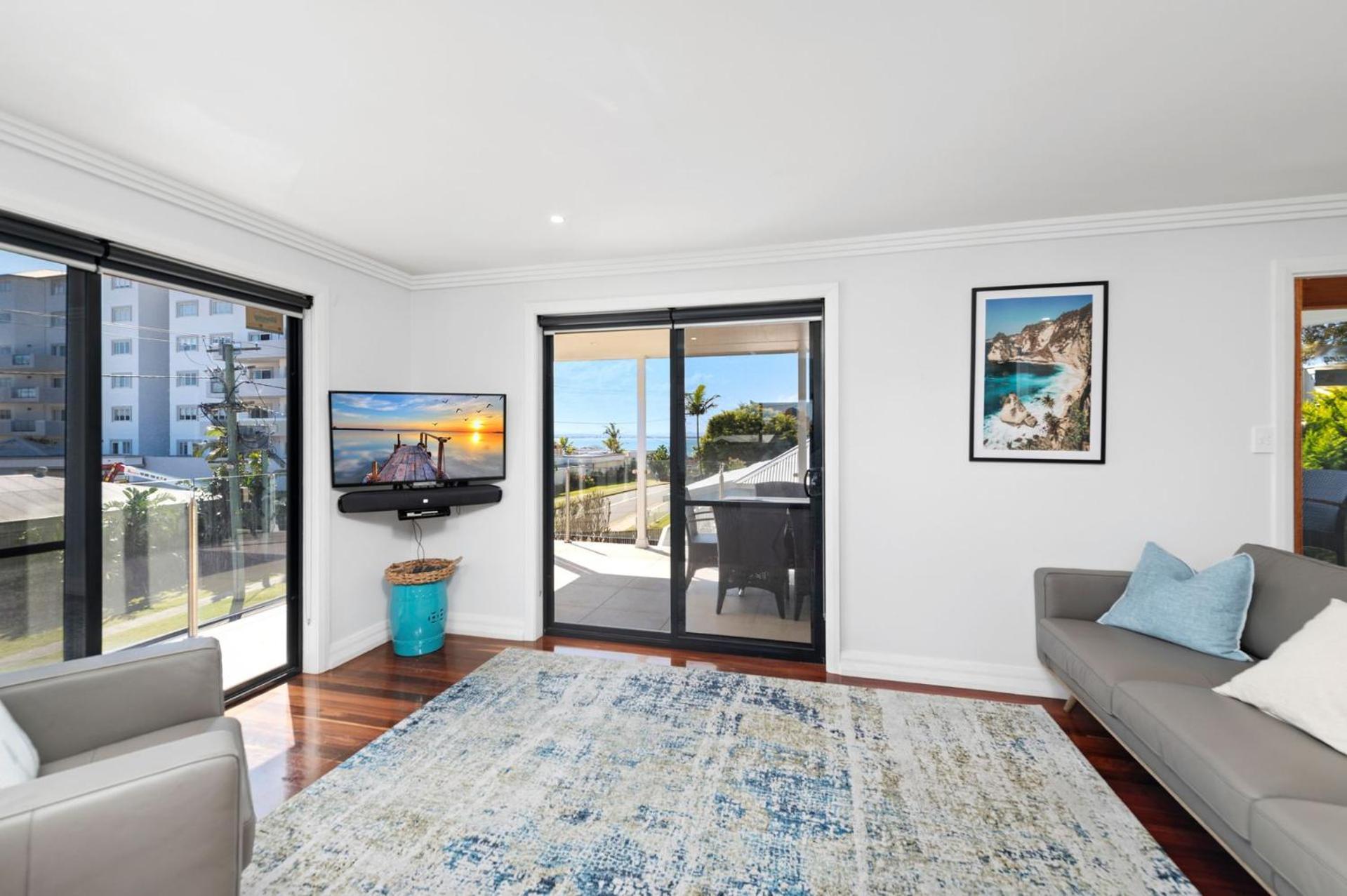 Apartment Unit 2 Tomaree Road 16 Upstairs