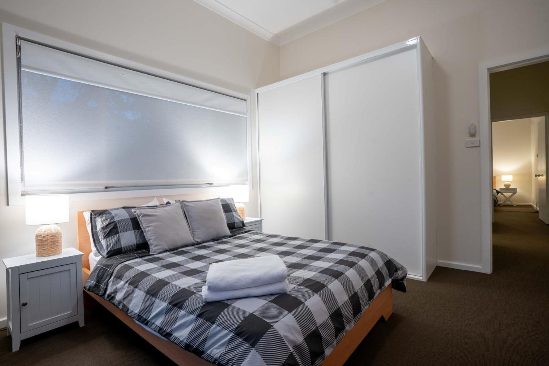 Riggers - 7 Rigney St,