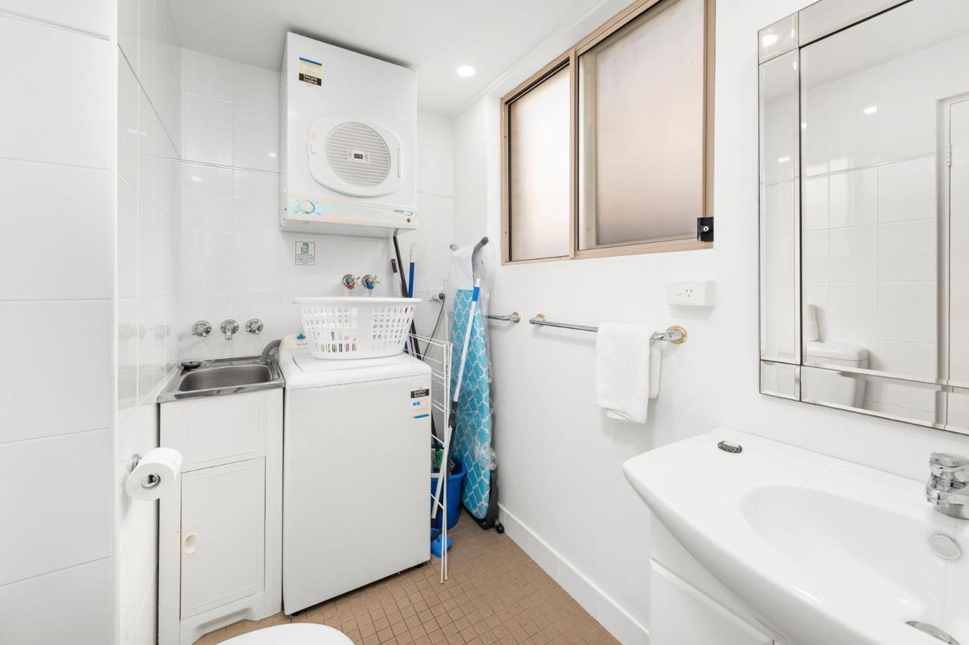 Del Rae Unit 15 25 Road Apartment