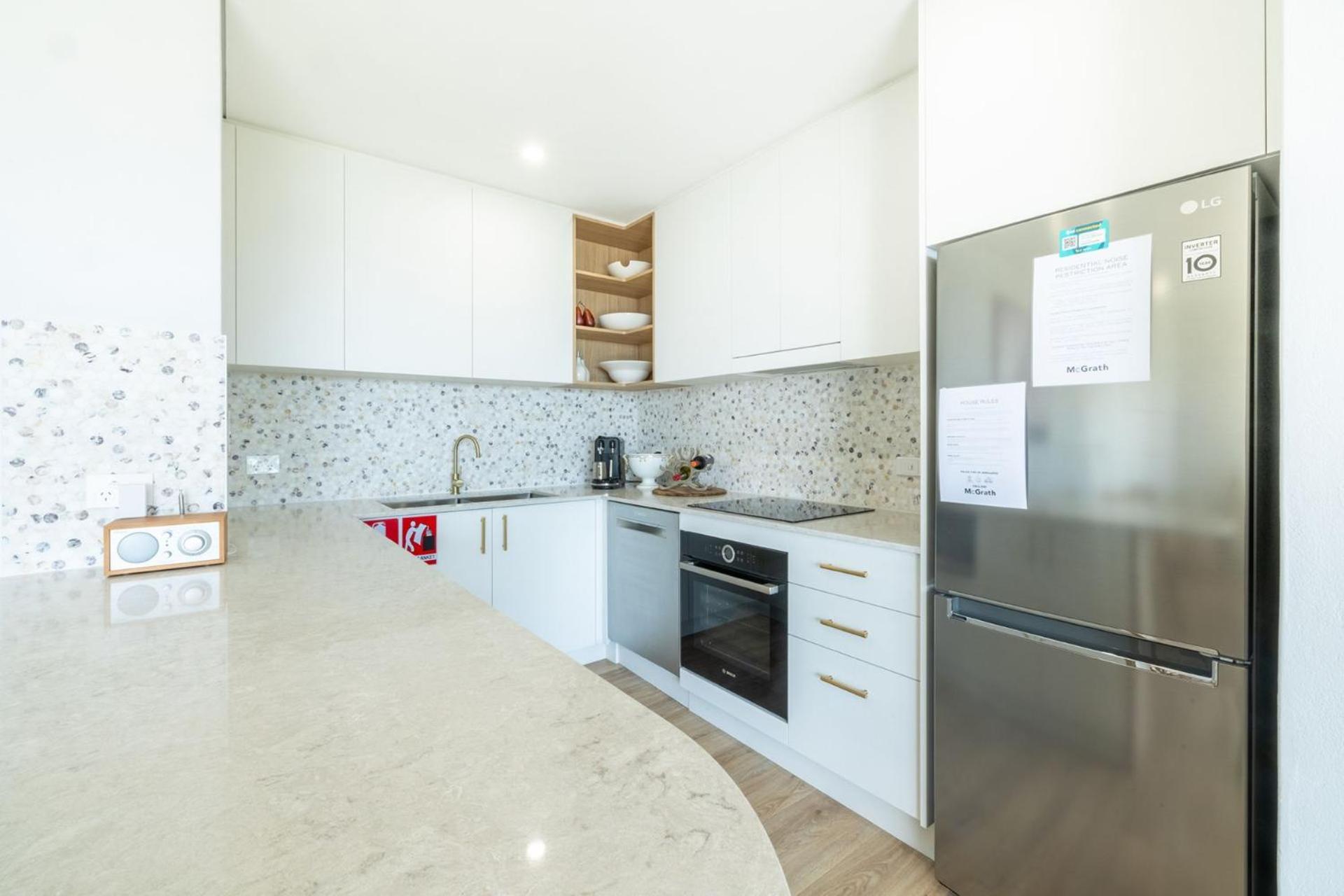 Blue Waters, 2 59 Ronald Ave - Water Views Linen Aircon Wi-fi Apartment