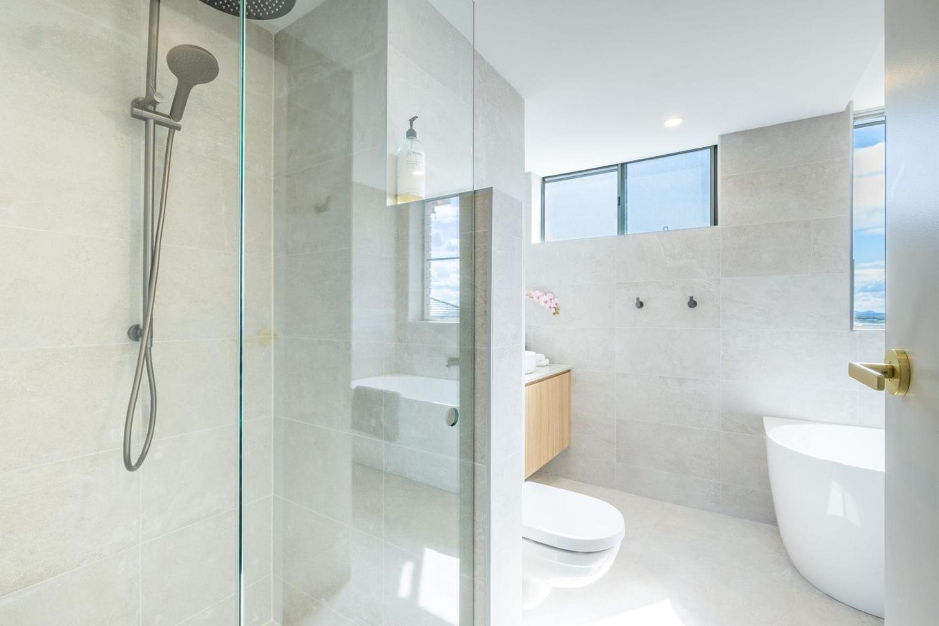 Apartment Blue Waters, 2 59 Ronald Ave - Water Views Linen Aircon Wi-fi *