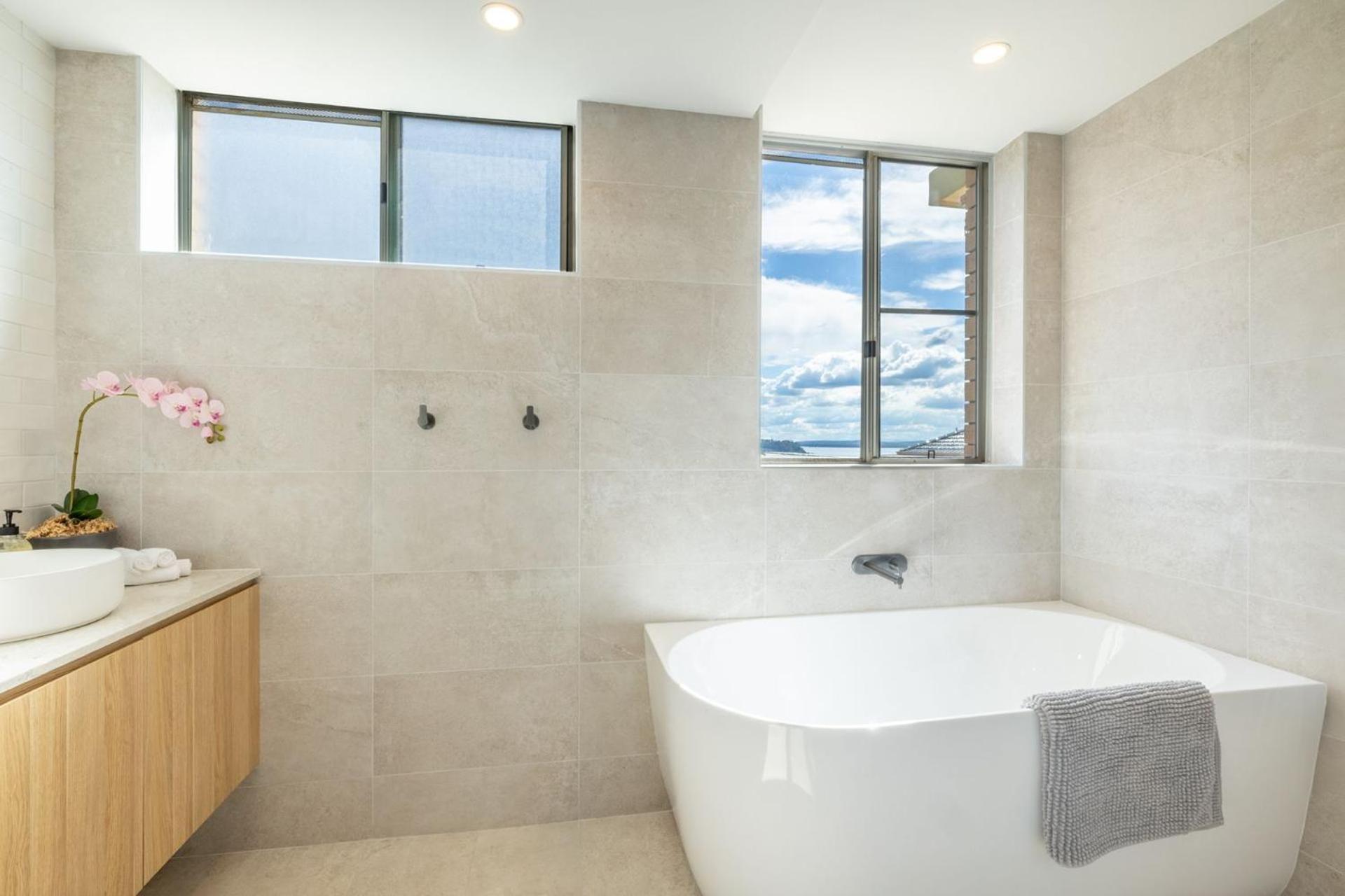 Blue Waters, 2 59 Ronald Ave - Water Views Linen Aircon Wi-fi *