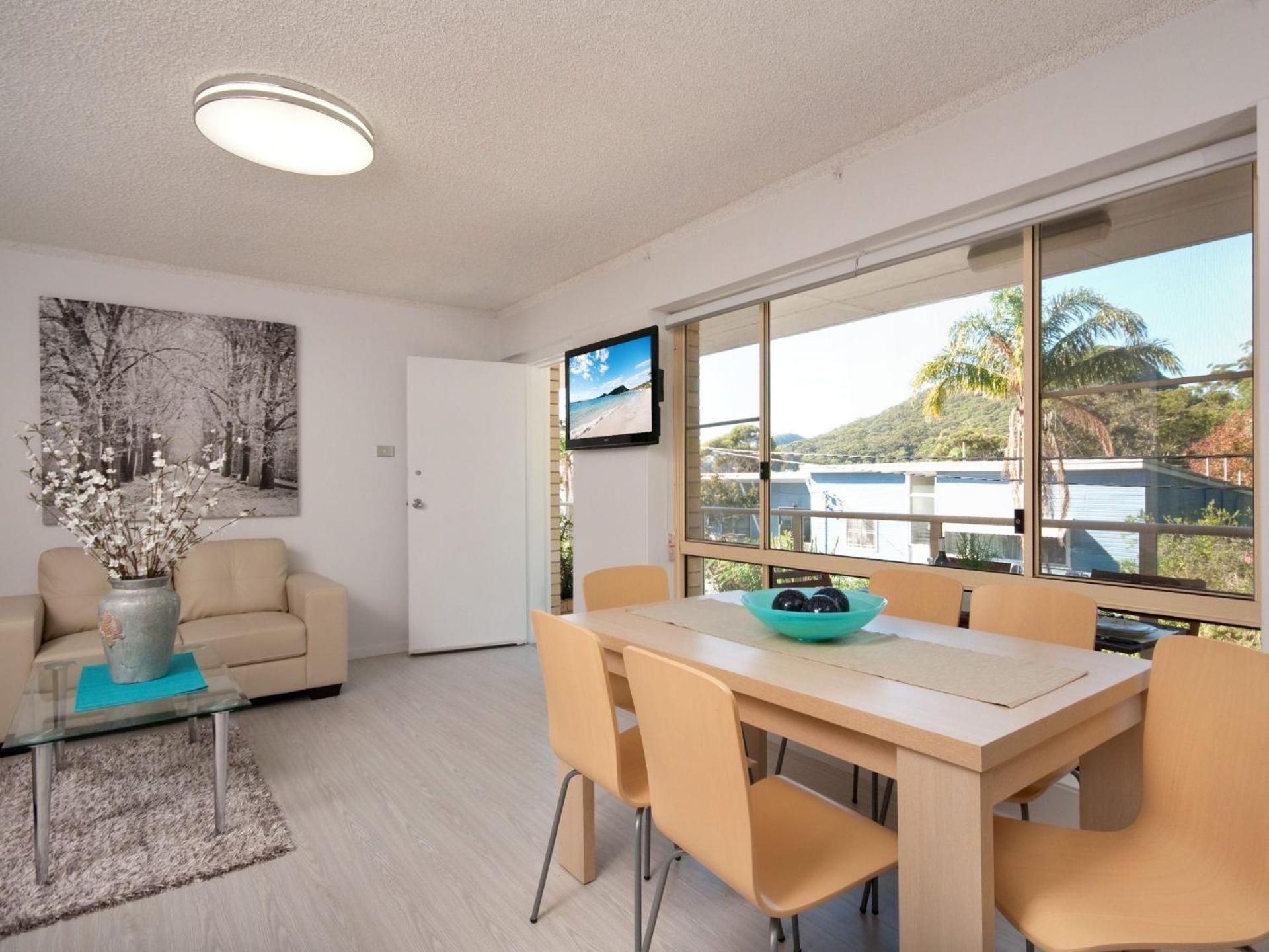 Shoal Court 5 Fabulous Location With Water Views Apartment *