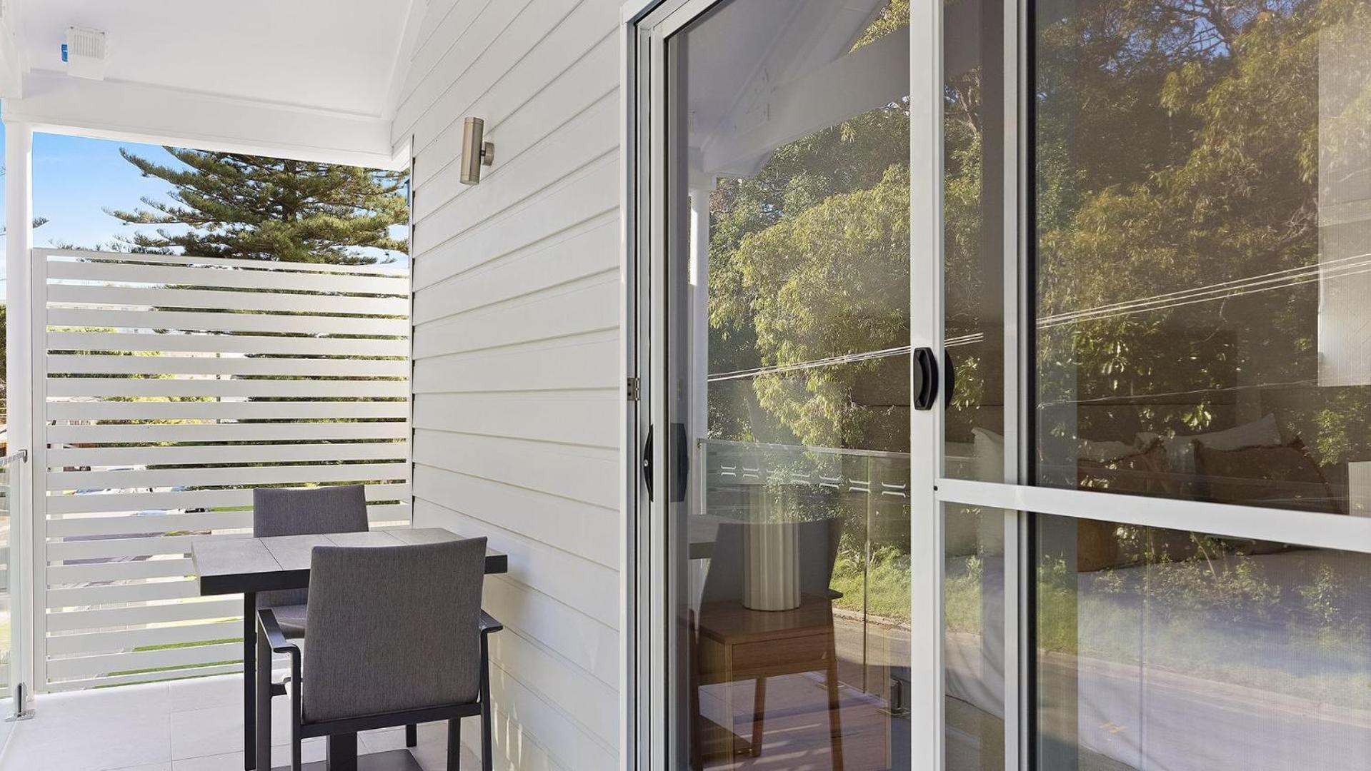 Hideaway 1, 3 Lillian St - Stunning Water Views Holiday home *