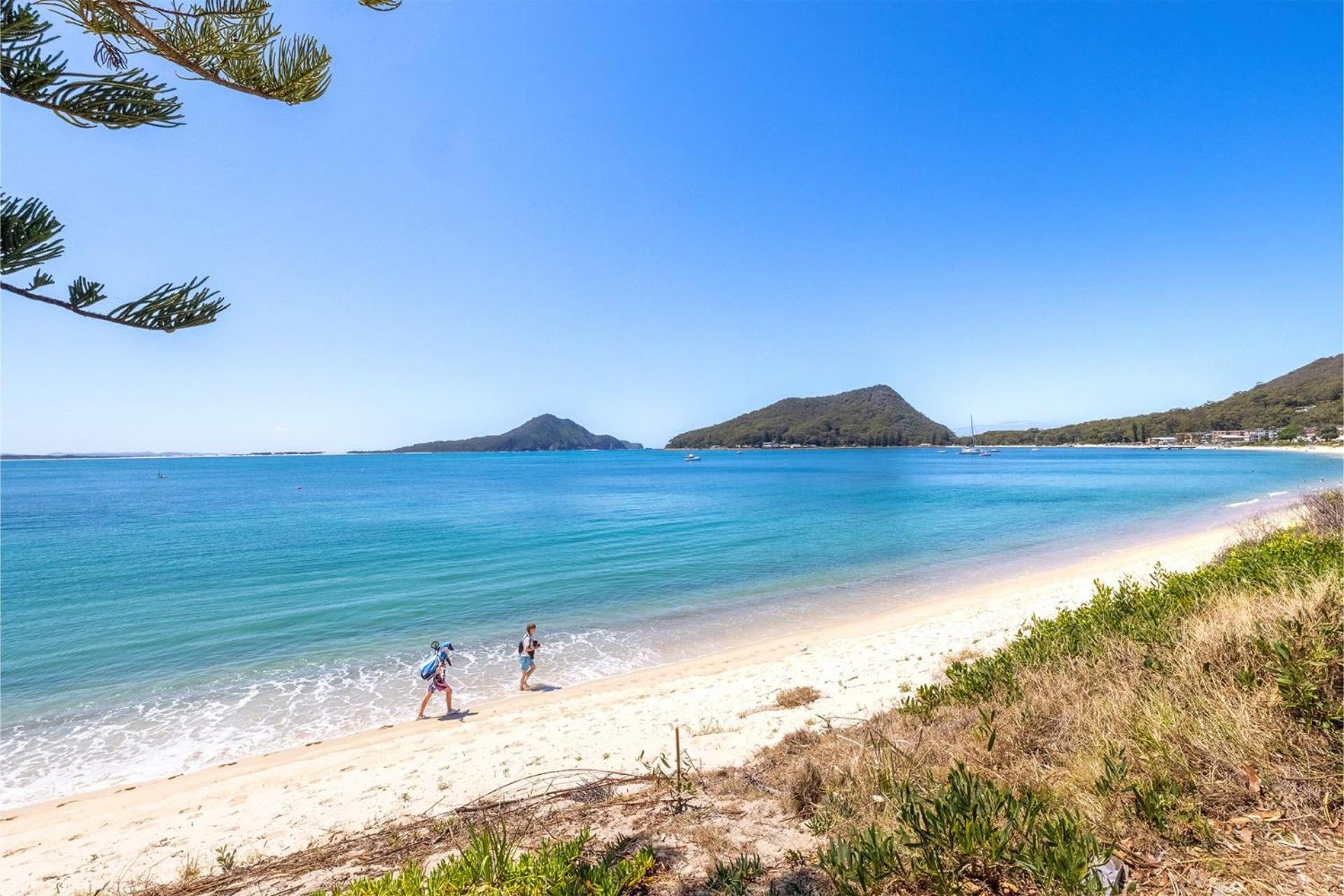 Hideaway 1, 3 Lillian St - Stunning Water Views Holiday home Shoal Bay