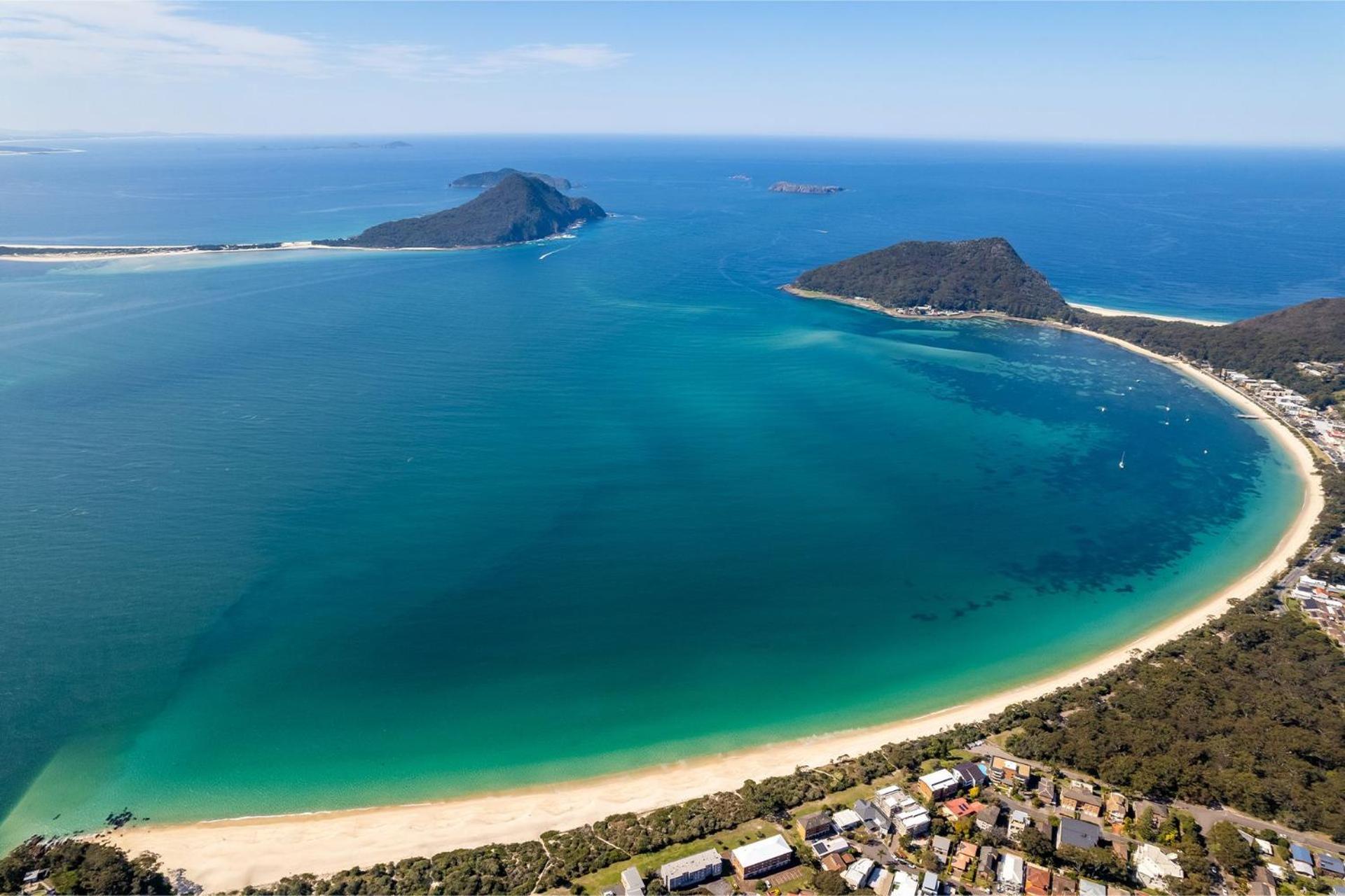 Hideaway 1, 3 Lillian St - Stunning Water Views *