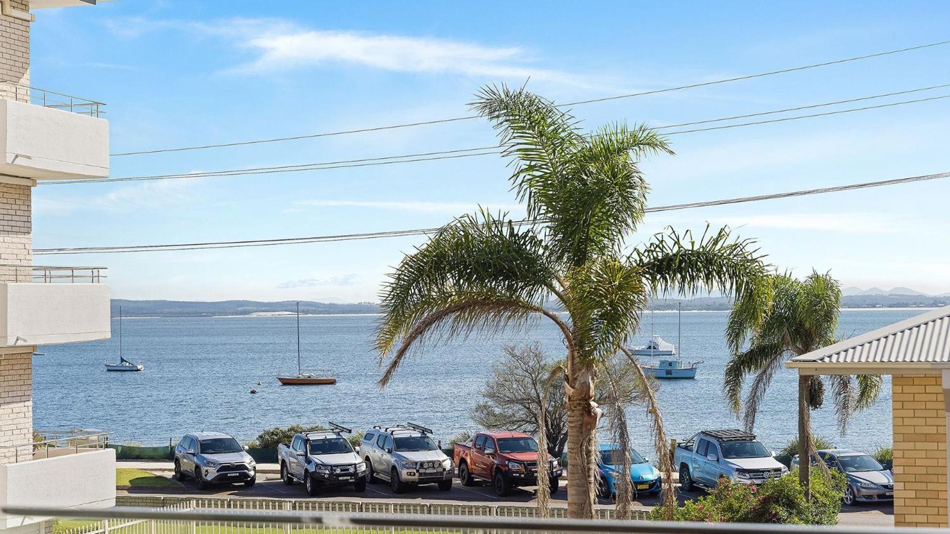 Hideaway 1, 3 Lillian St - Stunning Water Views * Shoal Bay