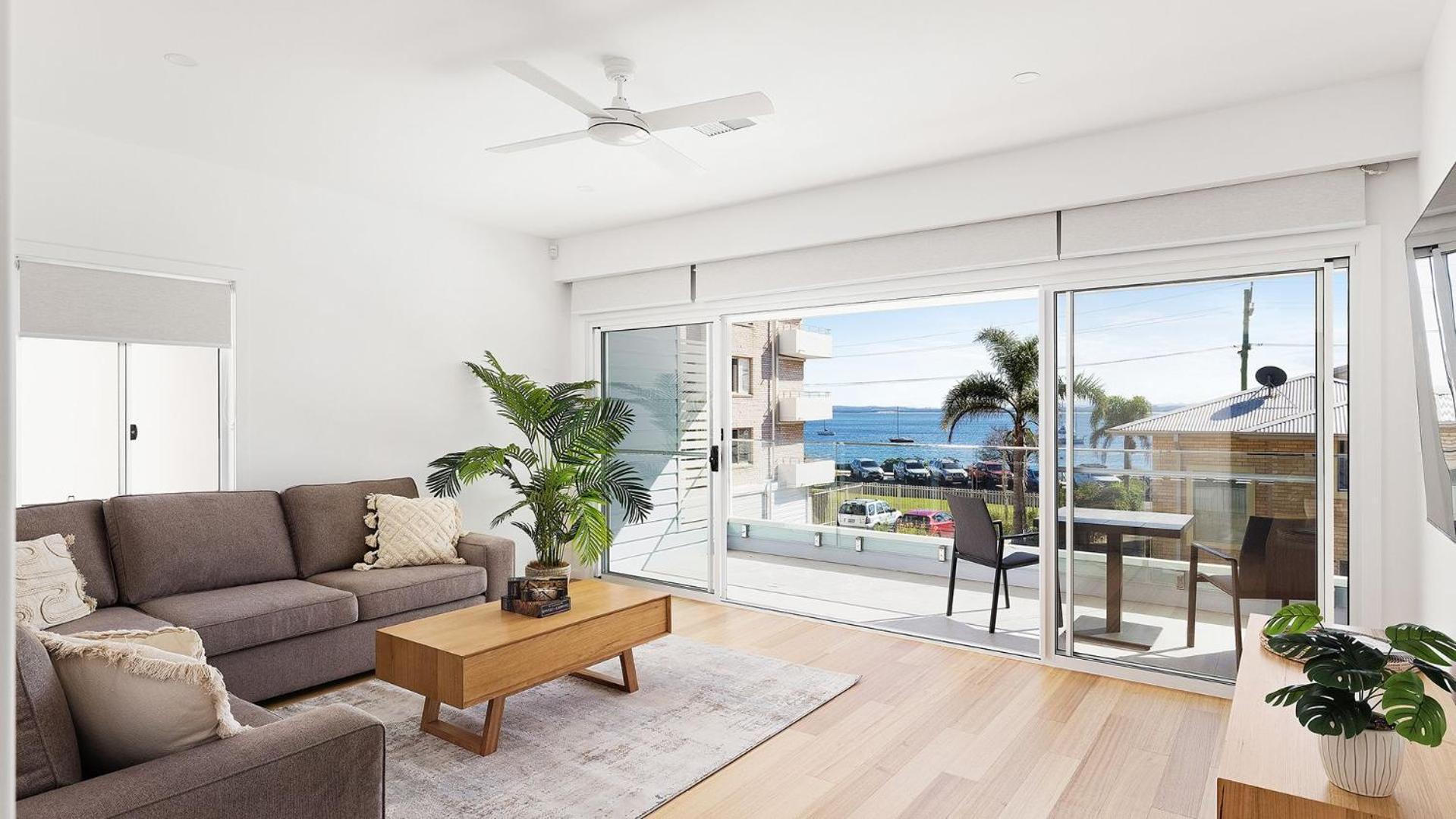 Hideaway 1, 3 Lillian St - Stunning Water Views Holiday home