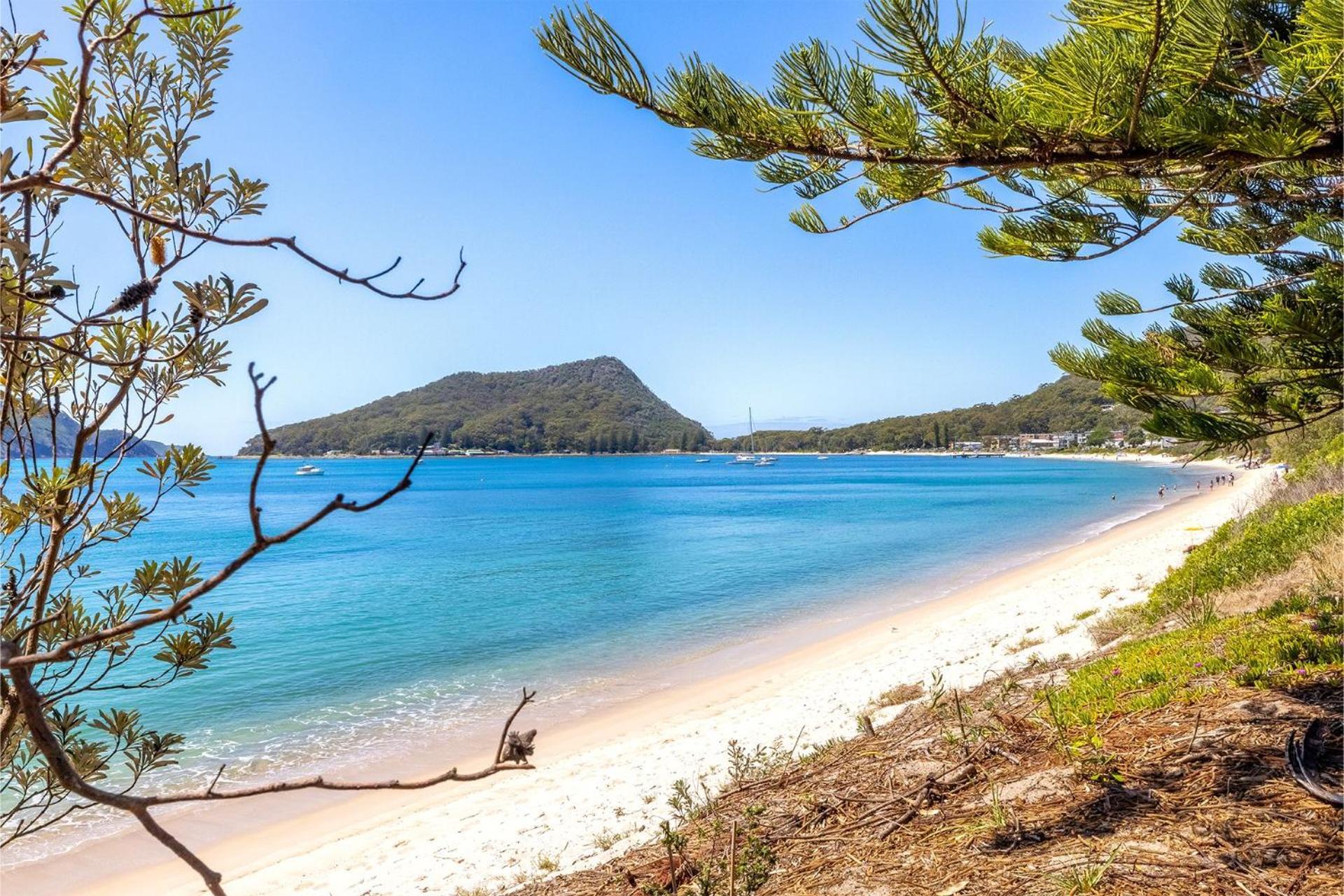 Holiday home Hideaway 1, 3 Lillian St - Stunning Water Views *