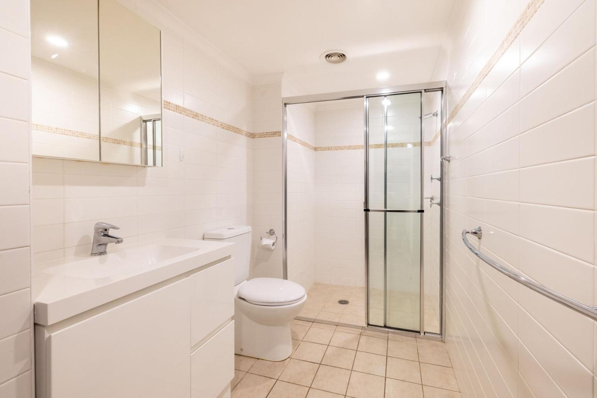 Apartments, 9 2 Road, Air Conditioning, Complex Swimming Pool And Lift *