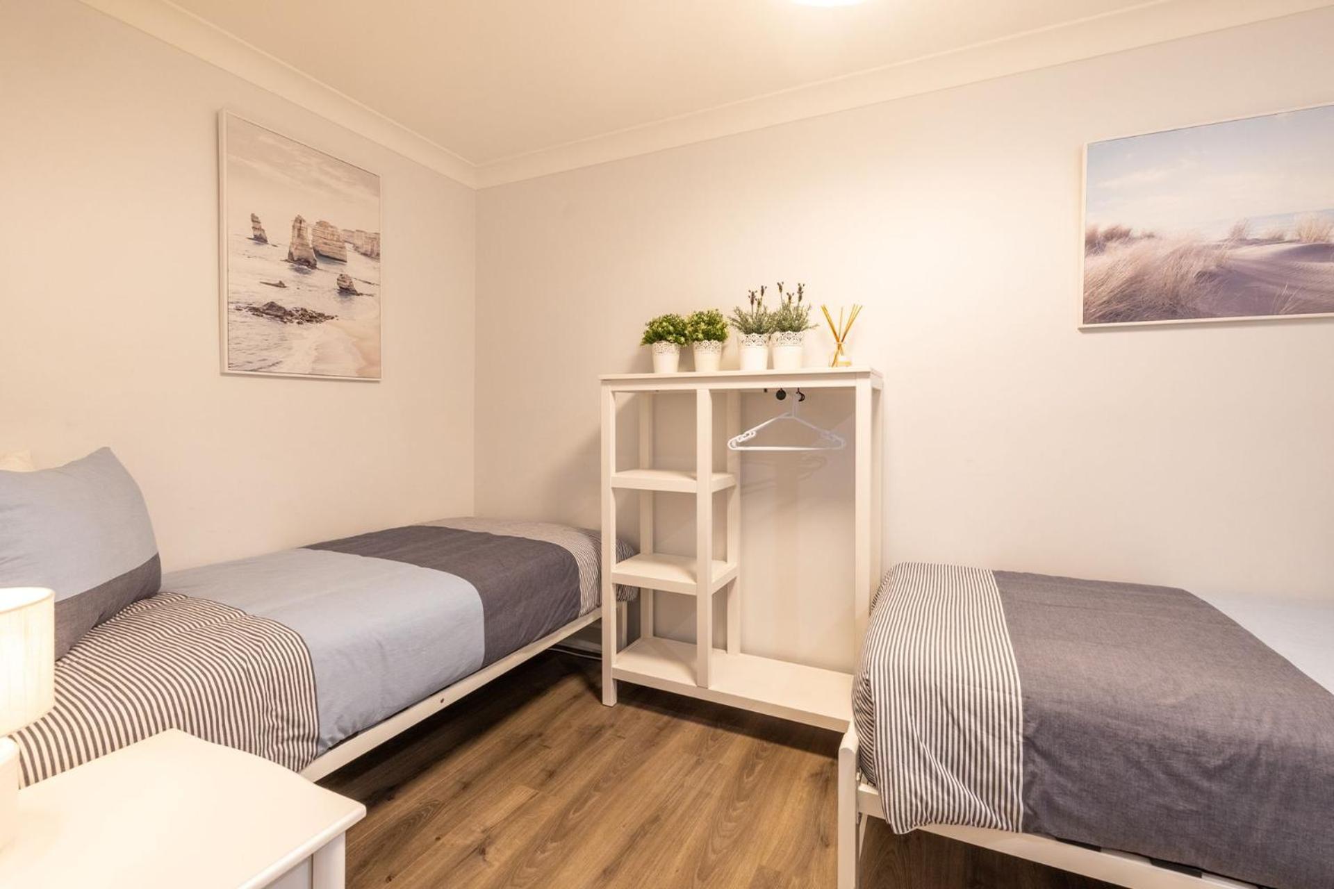 Apartments, 9 2 Road, Air Conditioning, Complex Swimming Pool And Lift *