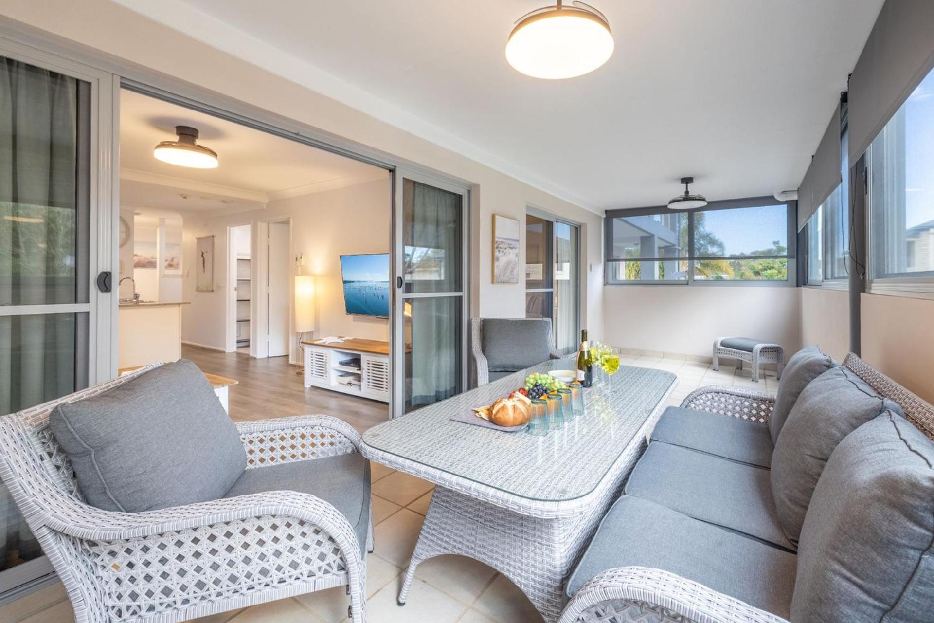 Apartments, 9 2 Road, Air Conditioning, Complex Swimming Pool And Lift * Shoal Bay