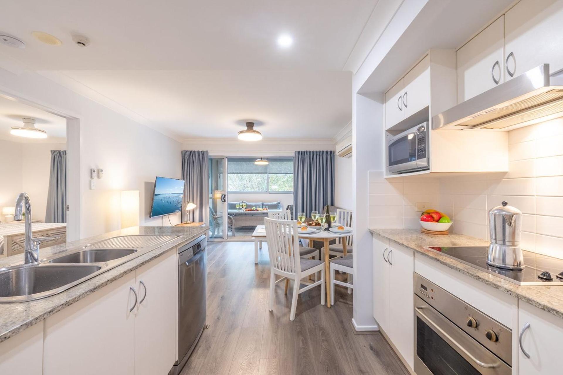 Apartments, 9 2 Road, Air Conditioning, Complex Swimming Pool And Lift Apartment Shoal Bay