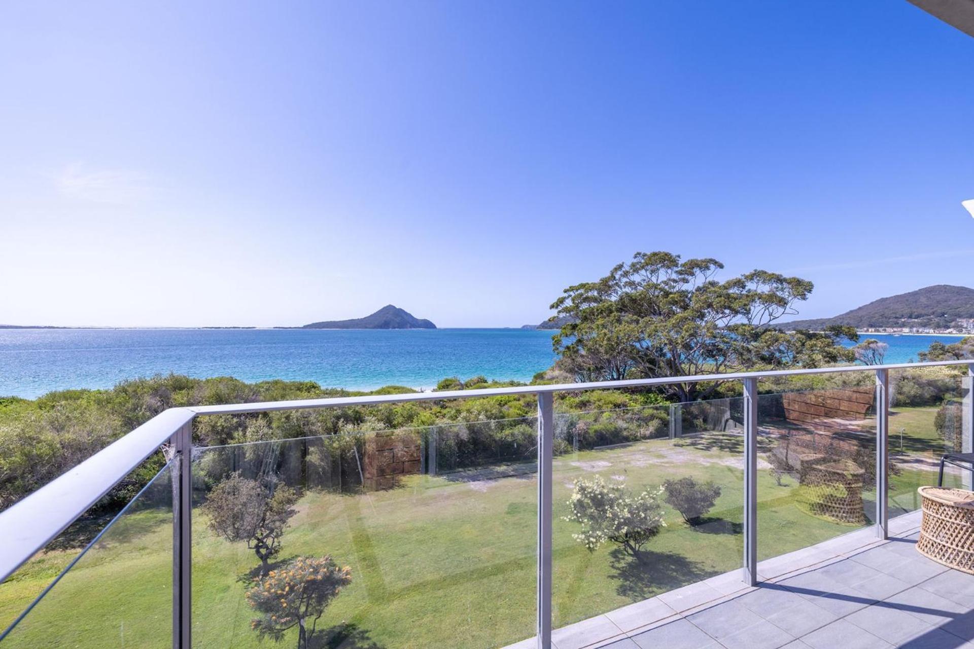 Luskin 11 Stunning Water Views Apartment