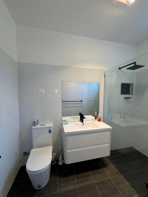 Shoaly House - A Charming Coastal Escape