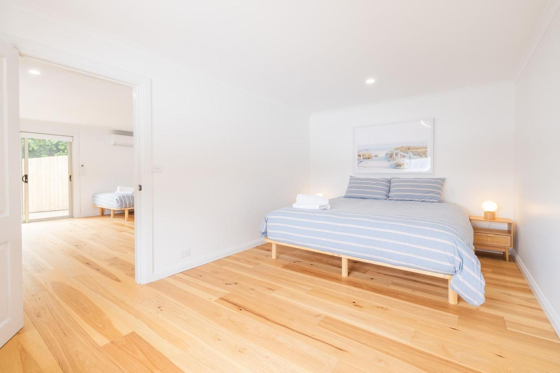 Holiday home East Belmont, 38 Tomaree Rd - Spa, Linen, Wi-fi, Air Con , Games *