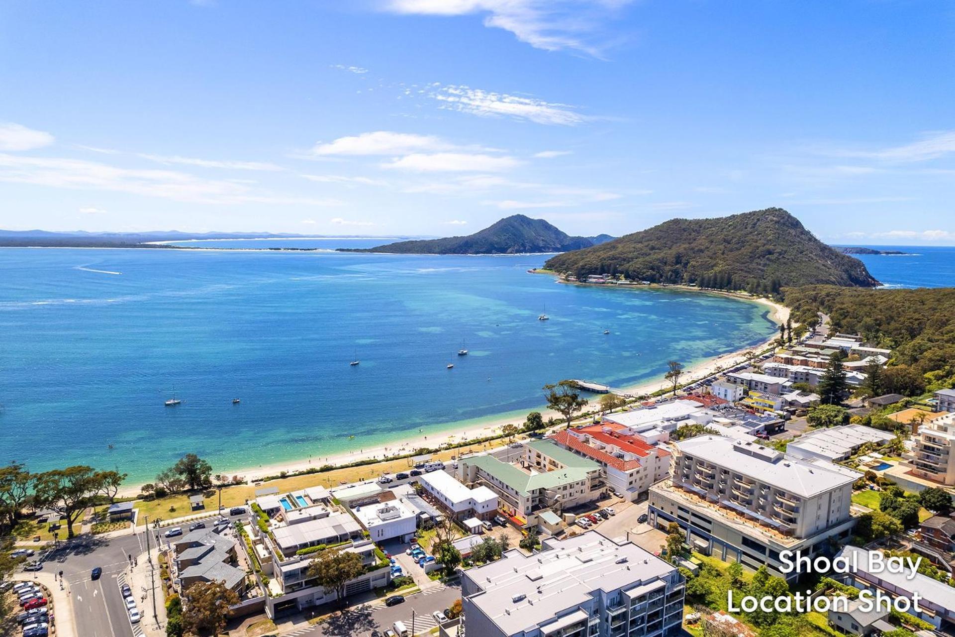 East Belmont, 38 Tomaree Rd - Spa, Linen, Wi-fi, Air Con , Games