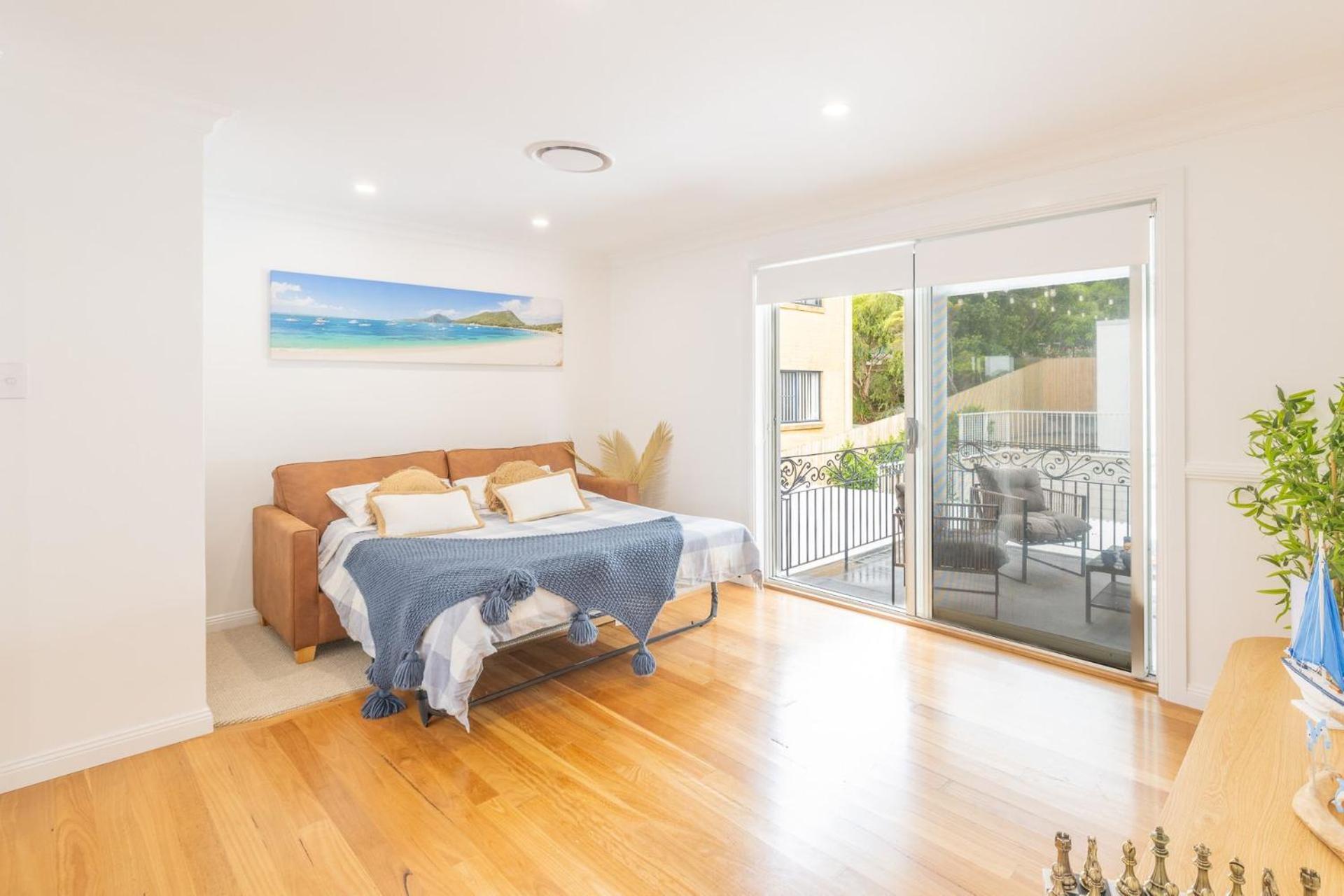 Holiday home East Belmont, 38 Tomaree Rd - Spa, Linen, Wi-fi, Air Con , Games