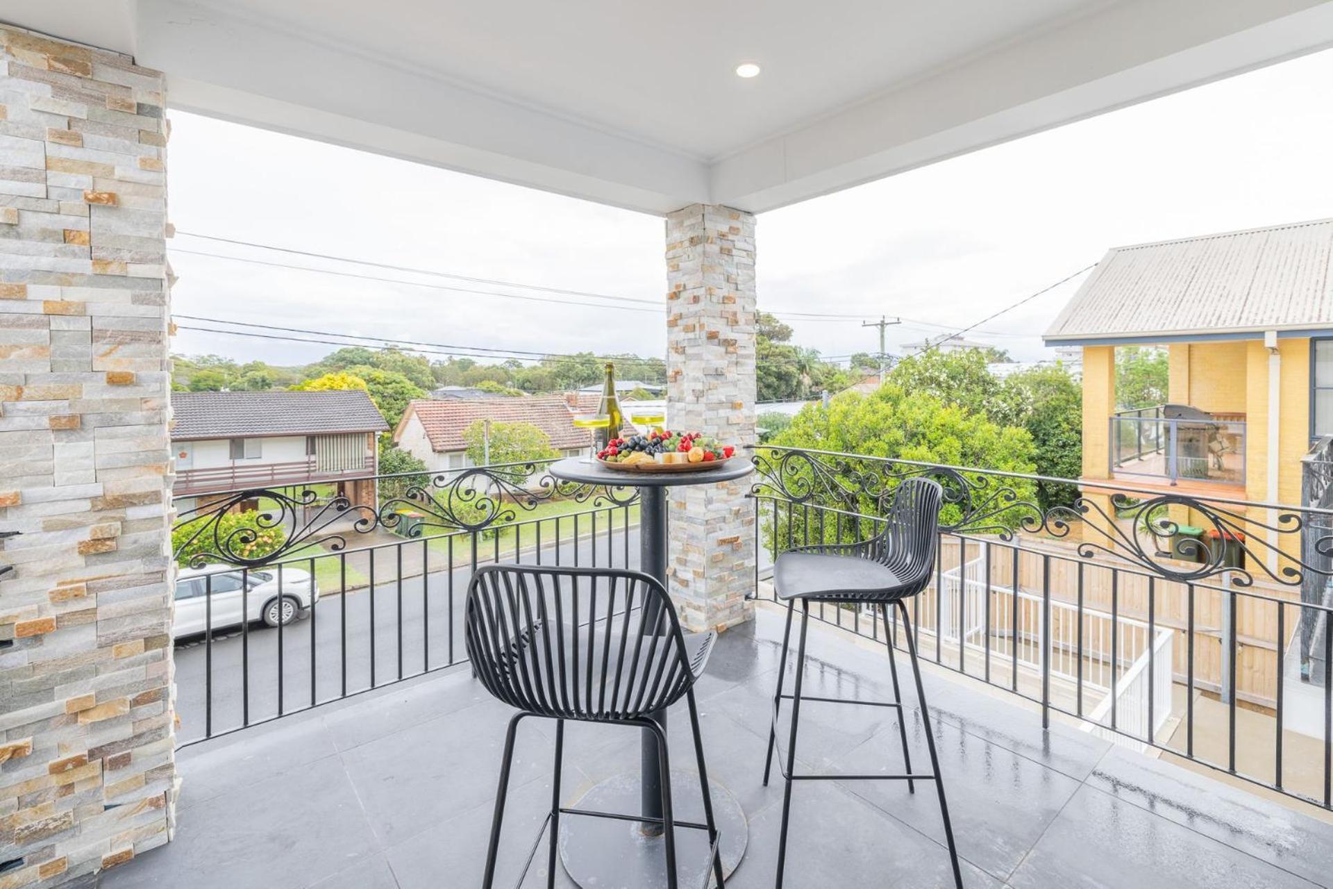 Holiday home East Belmont, 38 Tomaree Rd - Spa, Linen, Wi-fi, Air Con , Games Shoal Bay