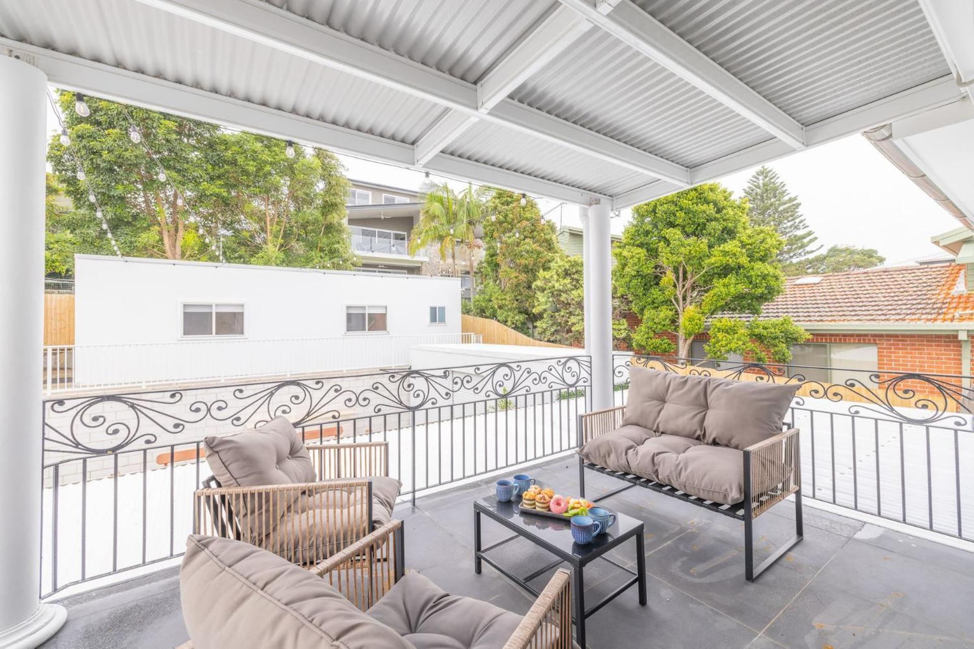 Holiday home East Belmont, 38 Tomaree Rd - Spa, Linen, Wi-fi, Air Con , Games