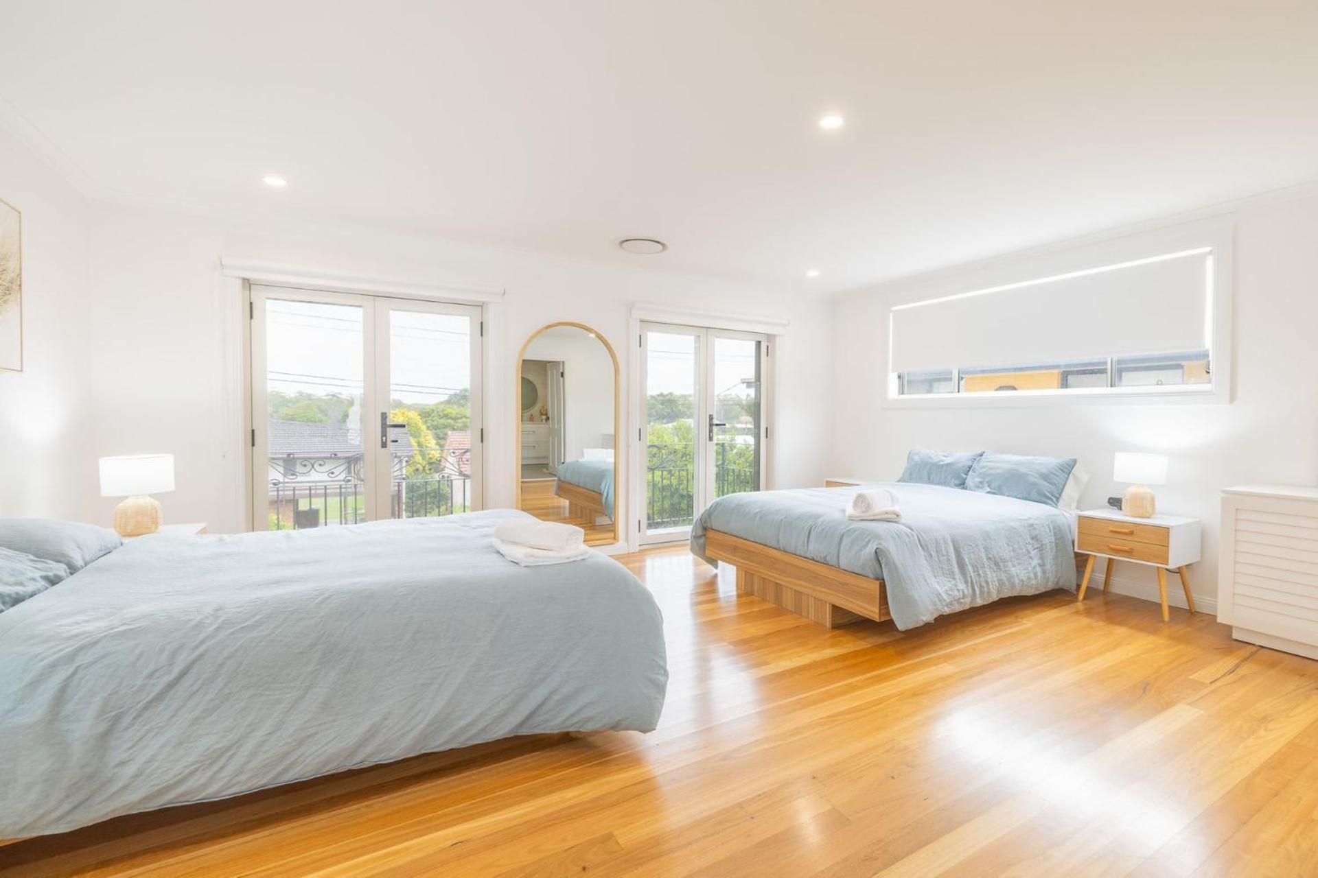 East Belmont, 38 Tomaree Rd - Spa, Linen, Wi-fi, Air Con , Games Holiday home Shoal Bay