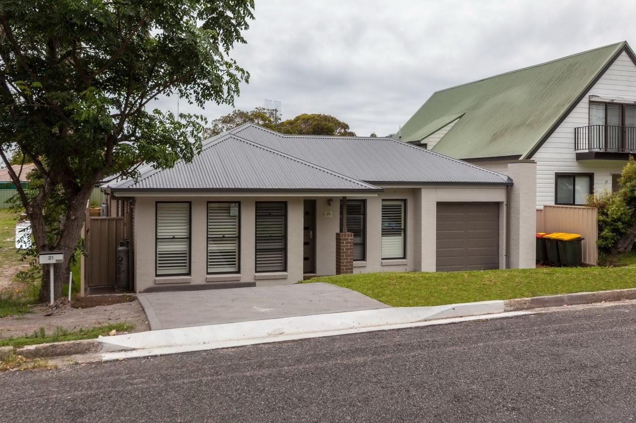 Tomaree Road, 19 'the Cottage'
