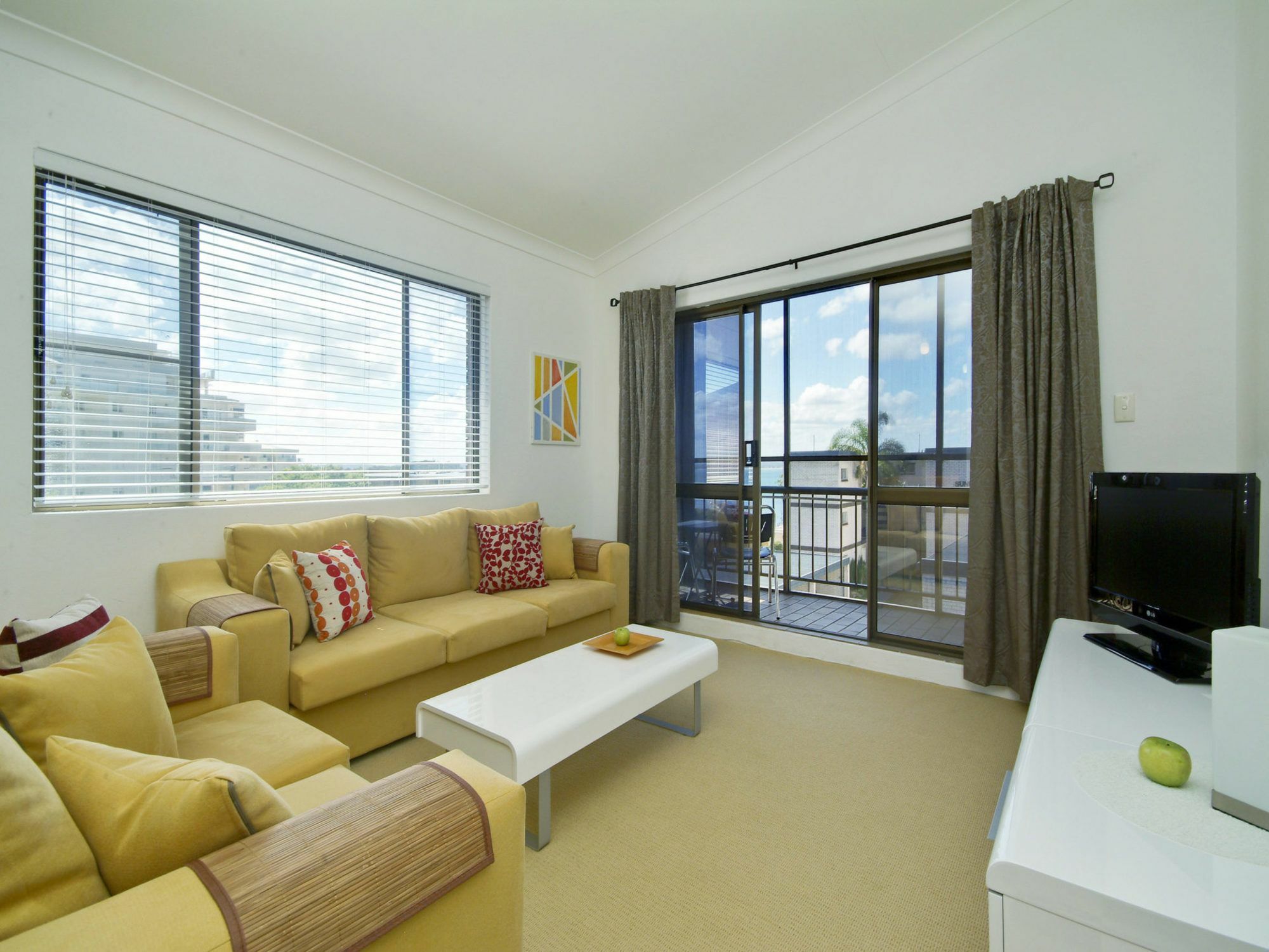 Ronald Ave, Bahia, Unit 06, 47 Apartment Shoal Bay