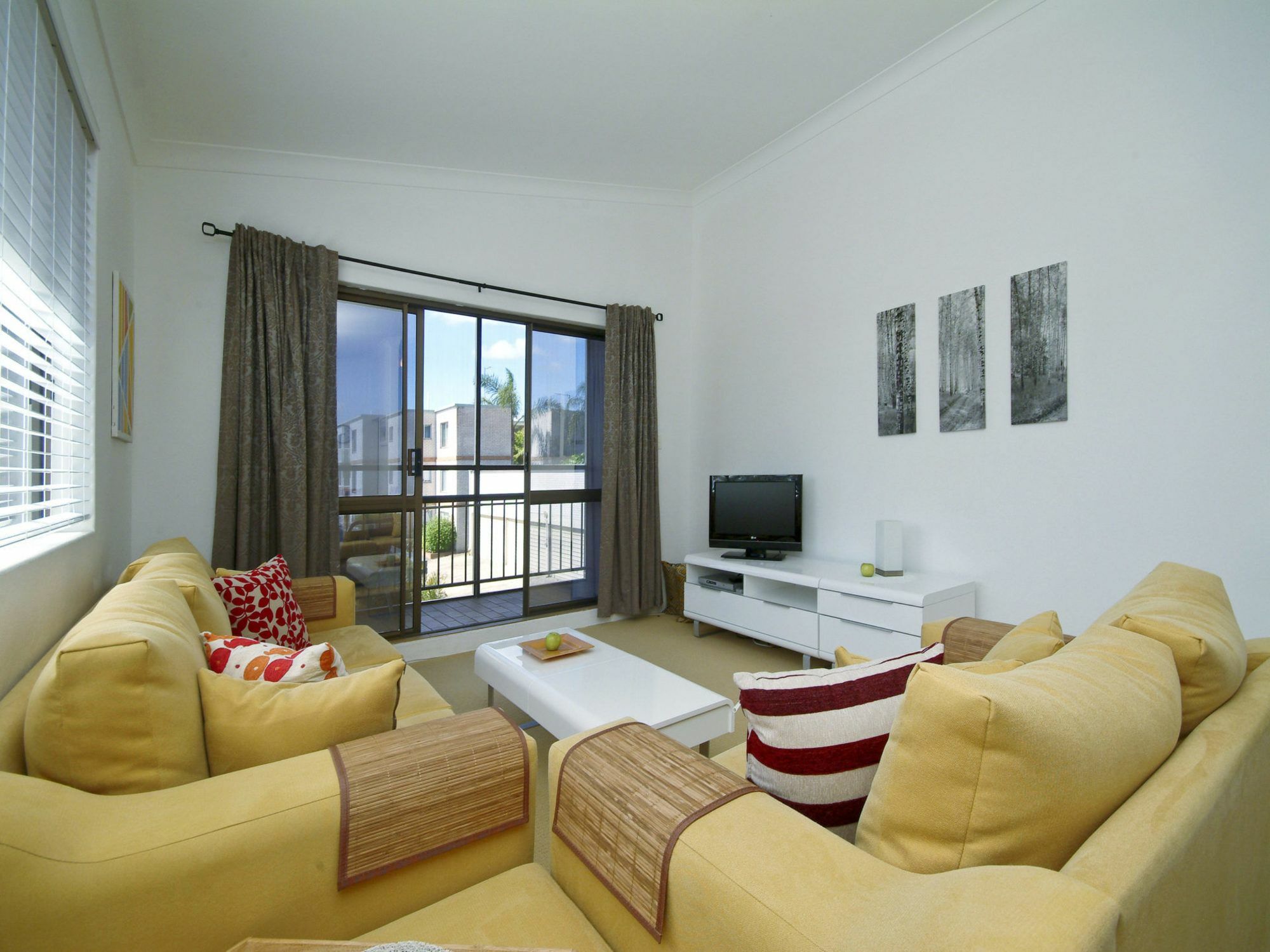 Ronald Ave, Bahia, Unit 06, 47 Apartment *