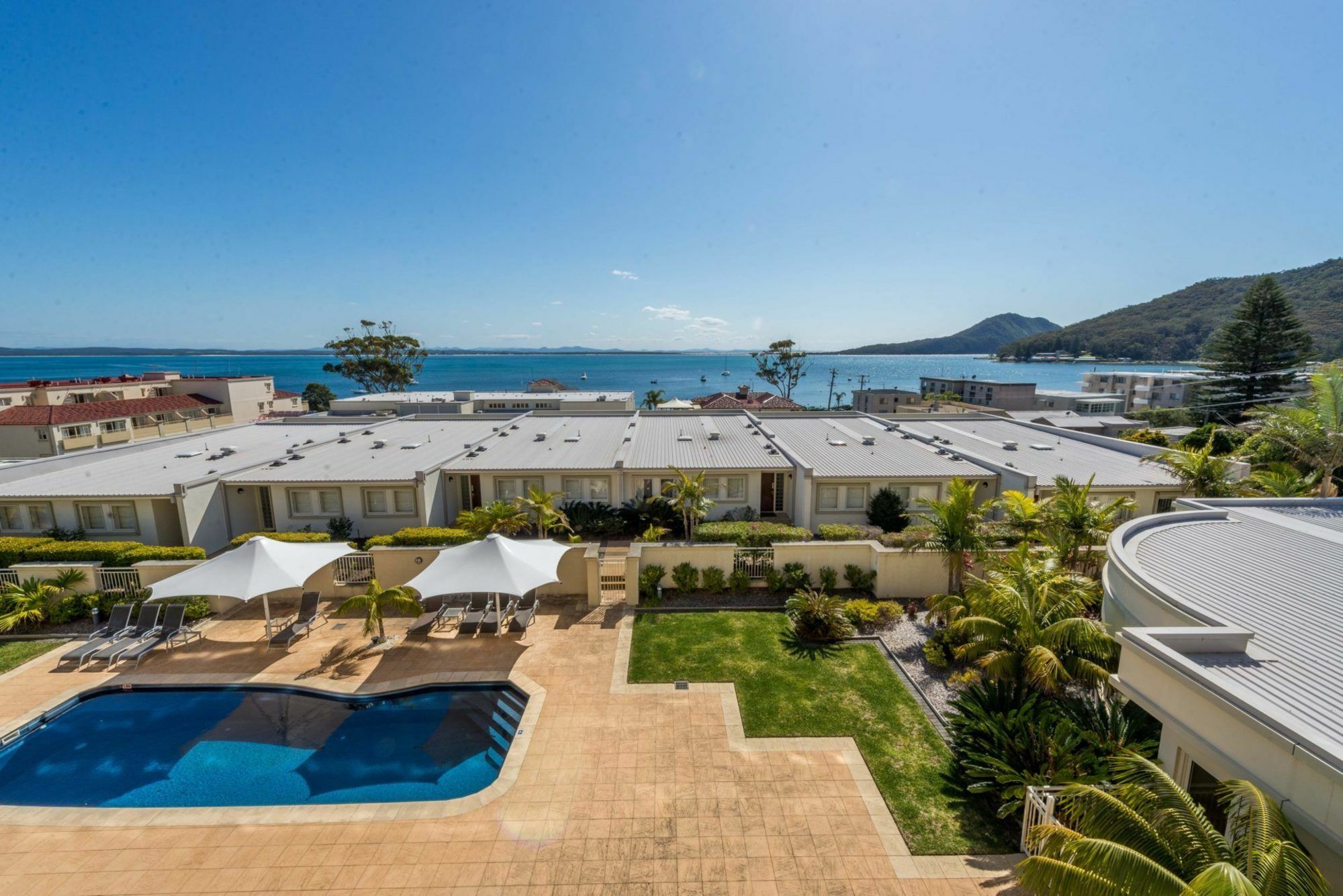Breakwater 204 -