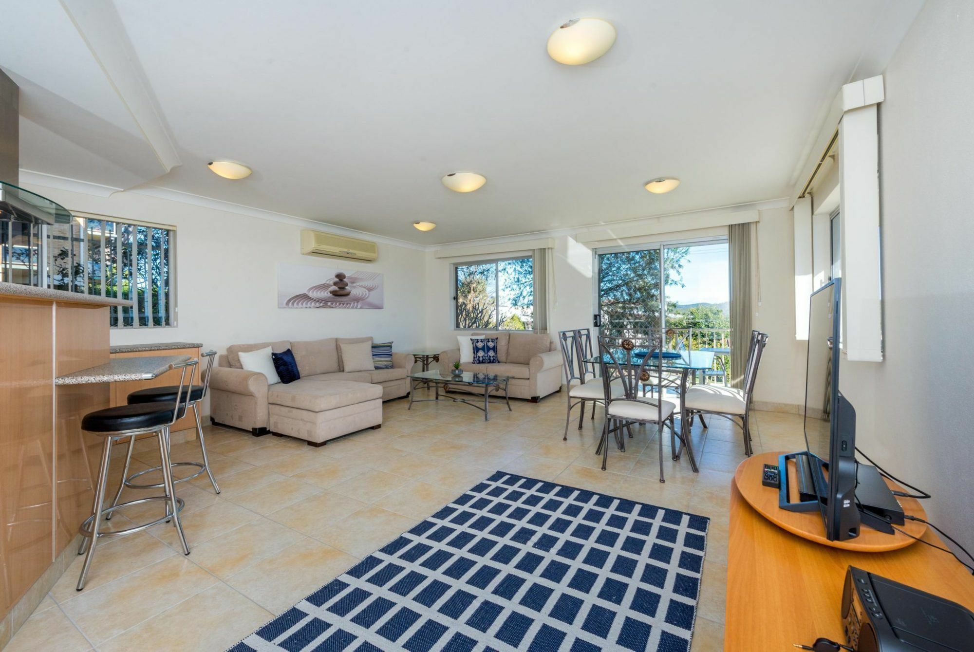 Ronald Avenue 1/65 -