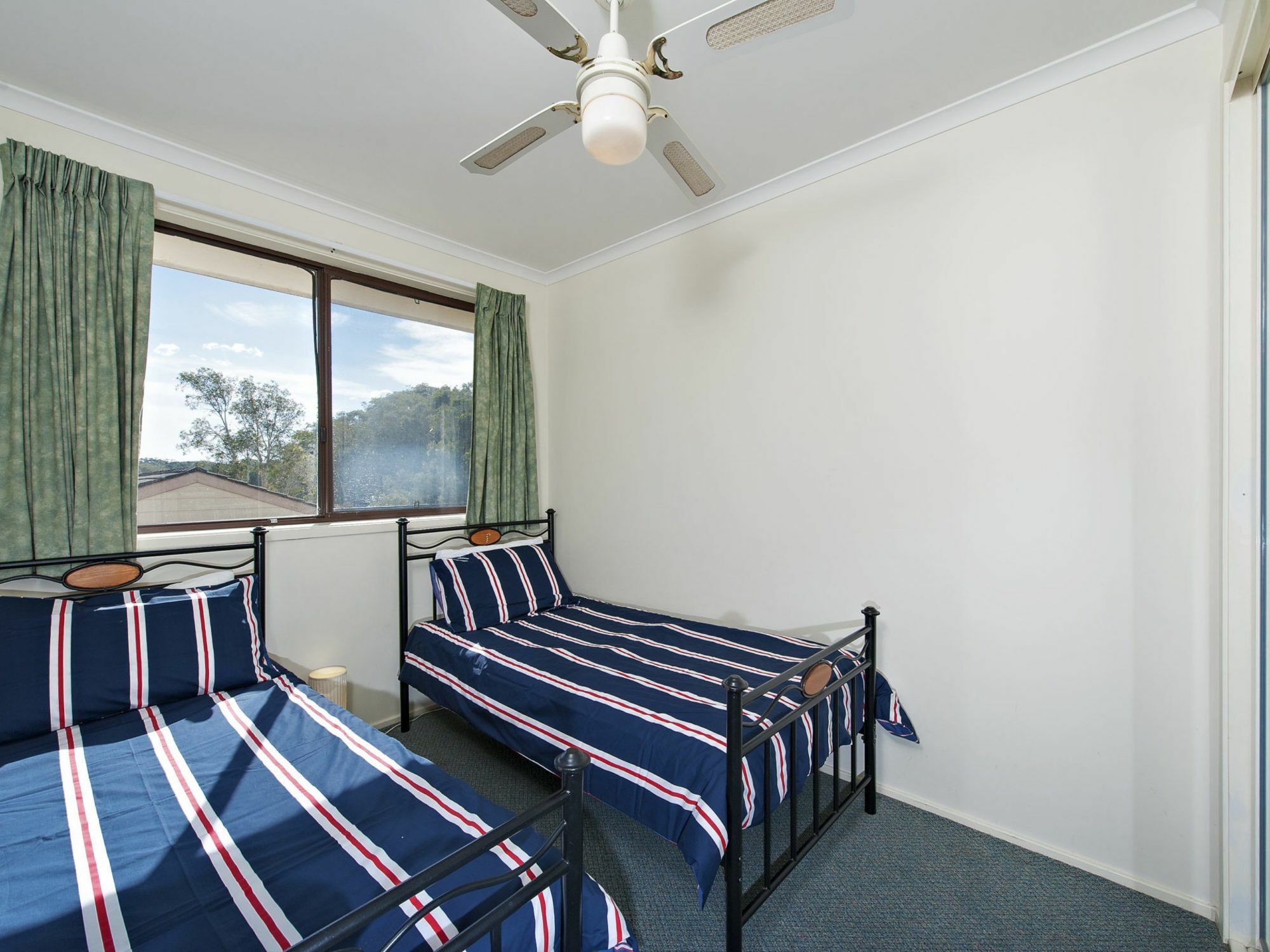 Government Road, 16a, The Breakers Apartment *