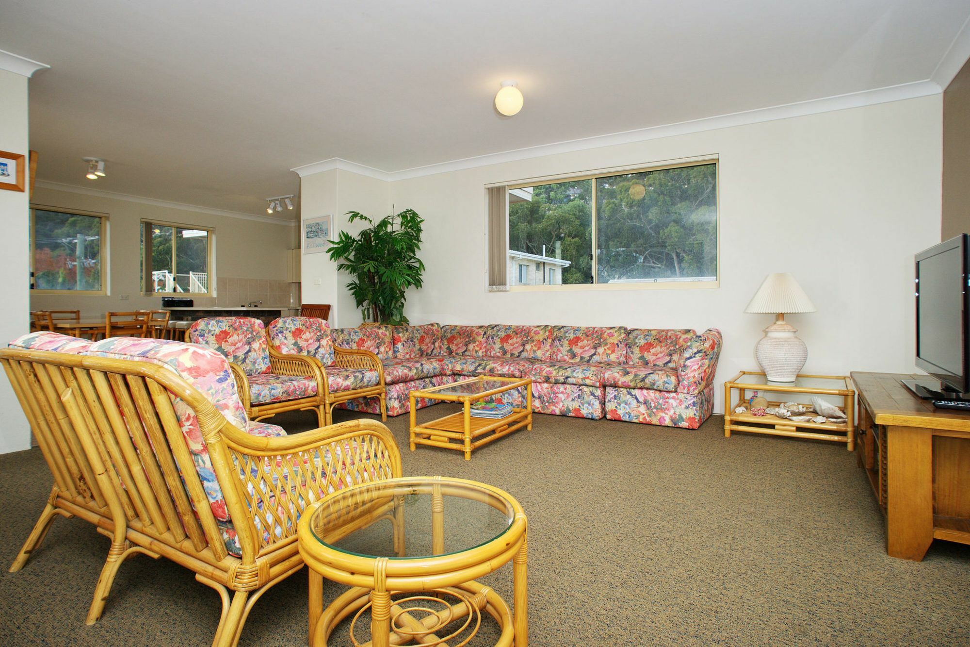 Apartment South Pacific Unit 9 - *
