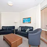 Messines Street, Breakwater Apartment, 104