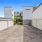 Sundeck Unit 1 51 Ronald Avenue