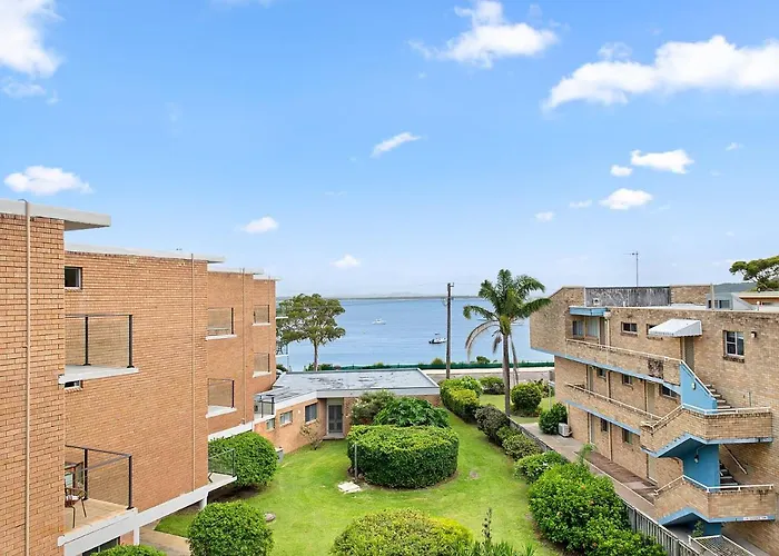 Bella Vista Unit 20 19 Shoal Bay Road