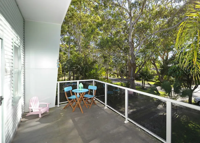 Shoal Bay Ave 4/14 - Shoal Bay