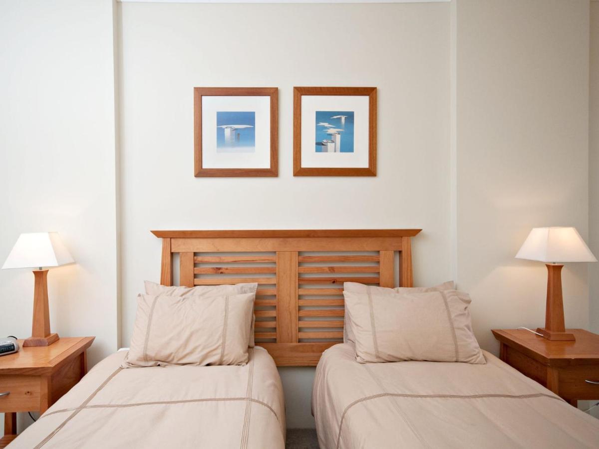 Messines Street, Breakwater Apartment, 104 *