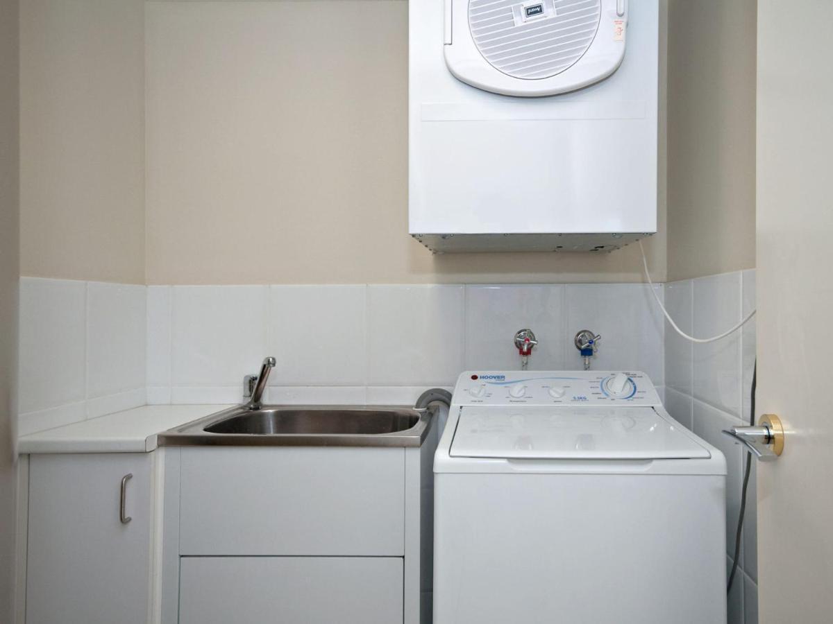 Messines Street, Breakwater Apartment, 104 * Shoal Bay