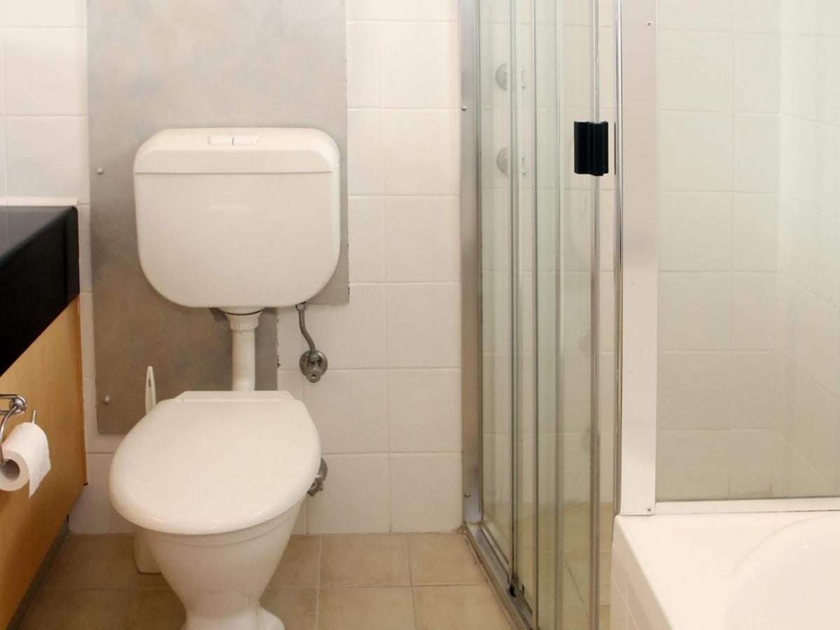 Bay Village Unit 20, 47 Road Apartment *