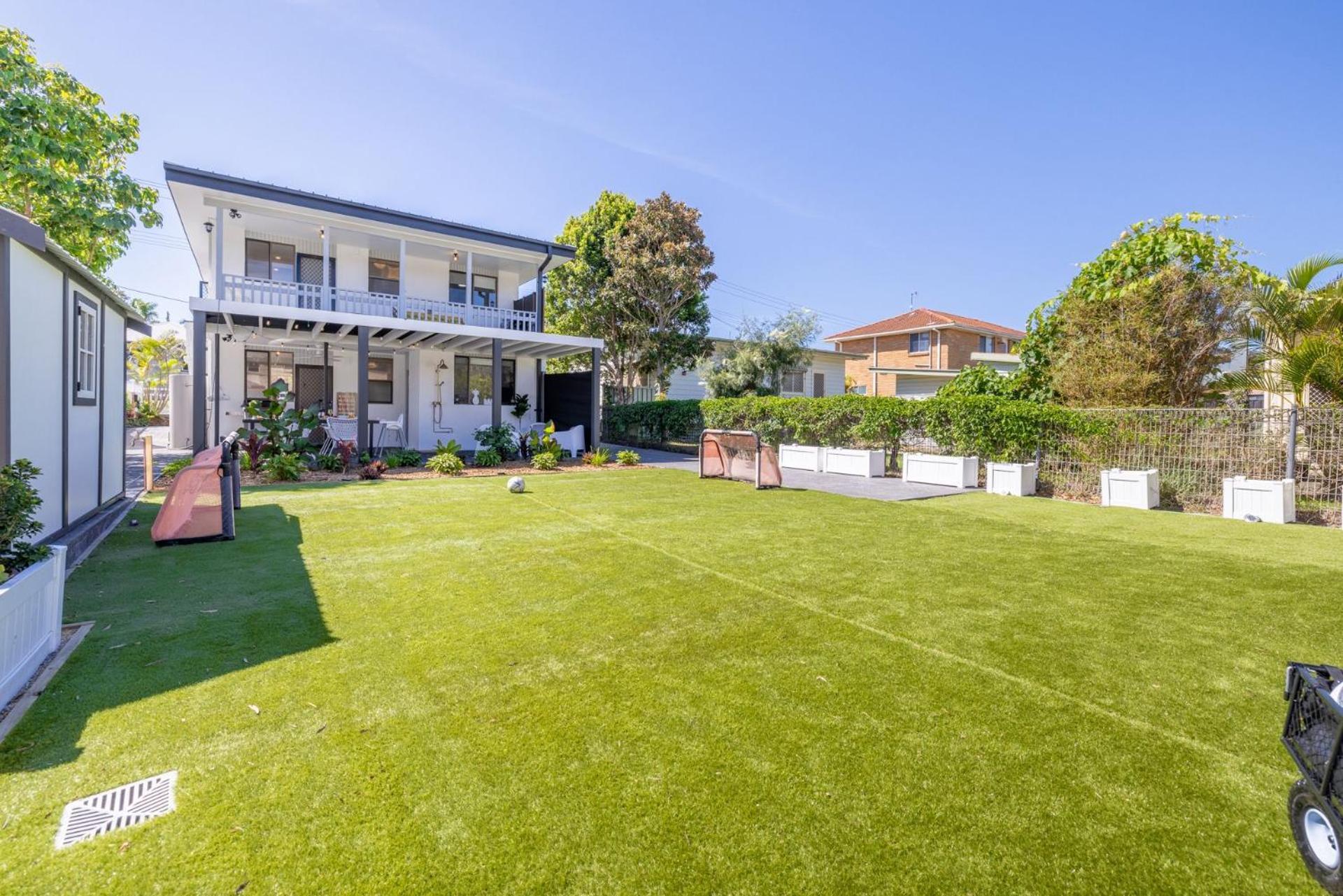 Nordic House, 49 Tomaree Rd - Pet Friendly House Over 2 Levels *