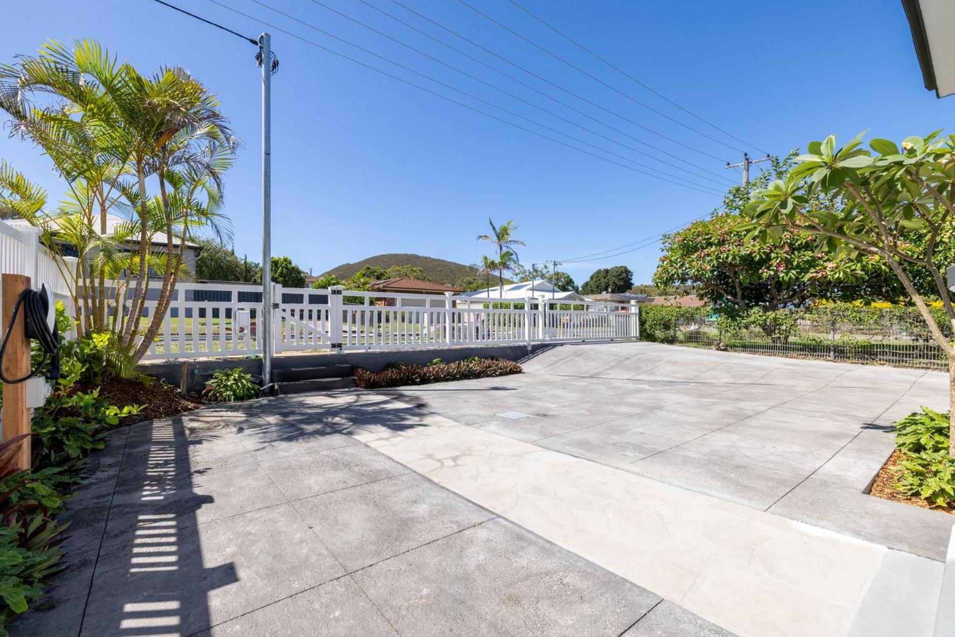 Holiday home Nordic House, 49 Tomaree Rd - Pet Friendly House Over 2 Levels Shoal Bay