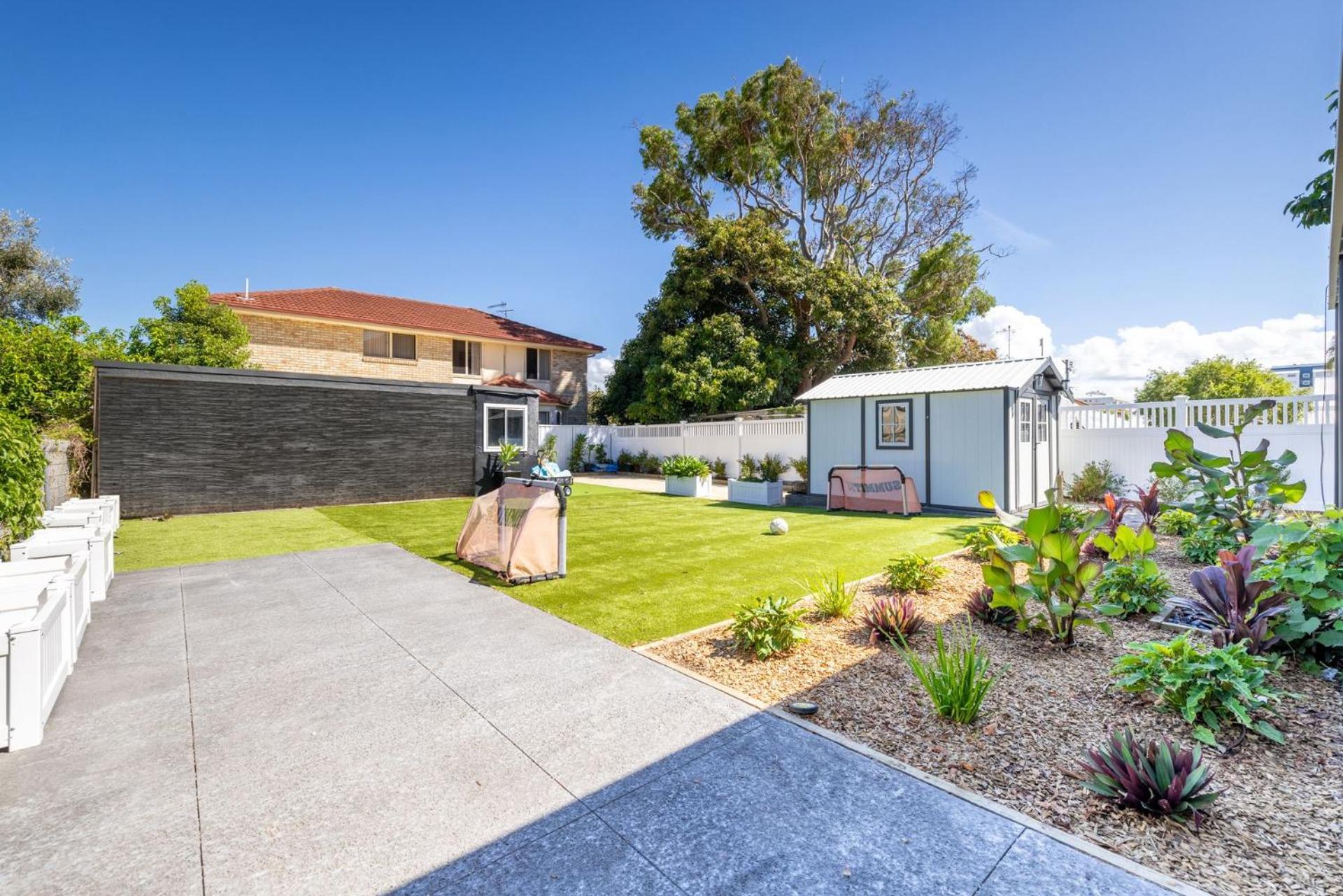Nordic House, 49 Tomaree Rd - Pet Friendly House Over 2 Levels Shoal Bay