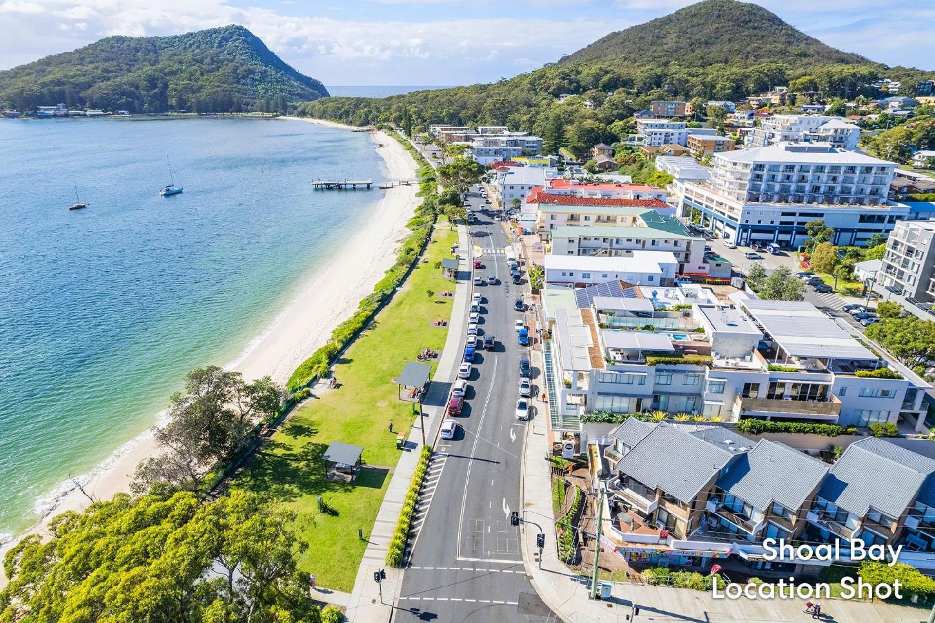Apartment Shoal Court 2 Fabulous Location With Water Views