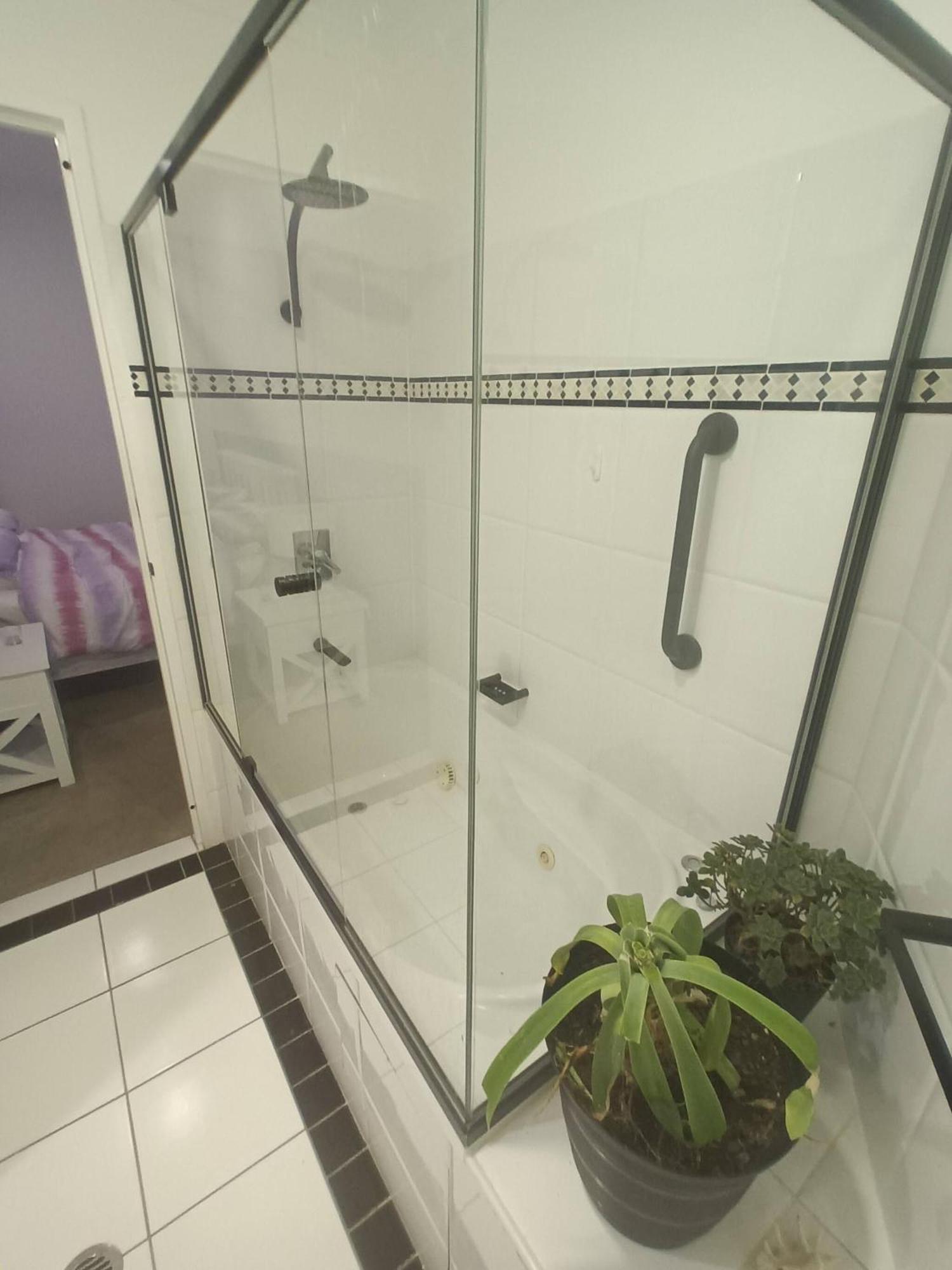 In Guest - Backpackers Dream Girls Party Nightcouples Guest house Shoal Bay