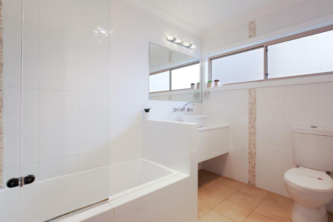 Rubys Retreat, 44 Achilles Street - Pet Friendly, Aircon, Wifi & Boat Parking Holiday home *
